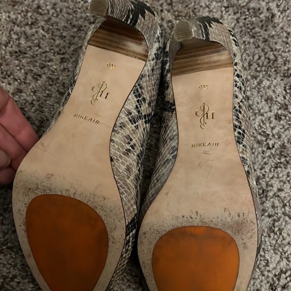Cole Haan Size 9B snake skin pumps with Nike Air - Picture 5 of 5